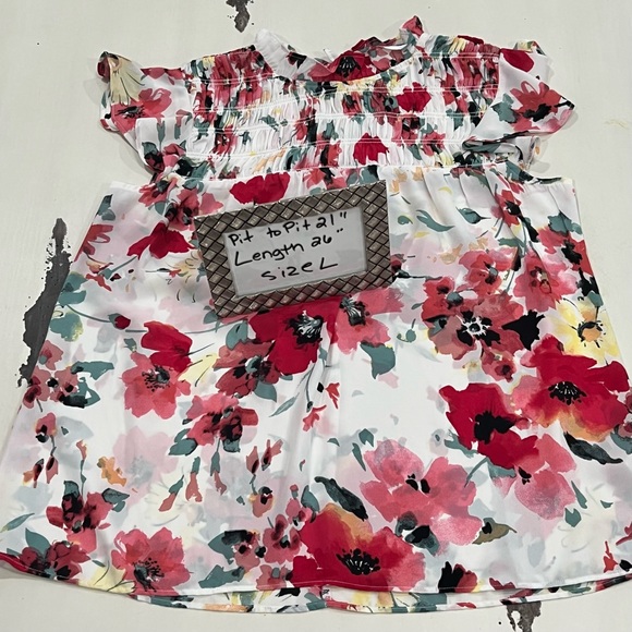 Tops - EST. 1946 short sleeve floral blouse L